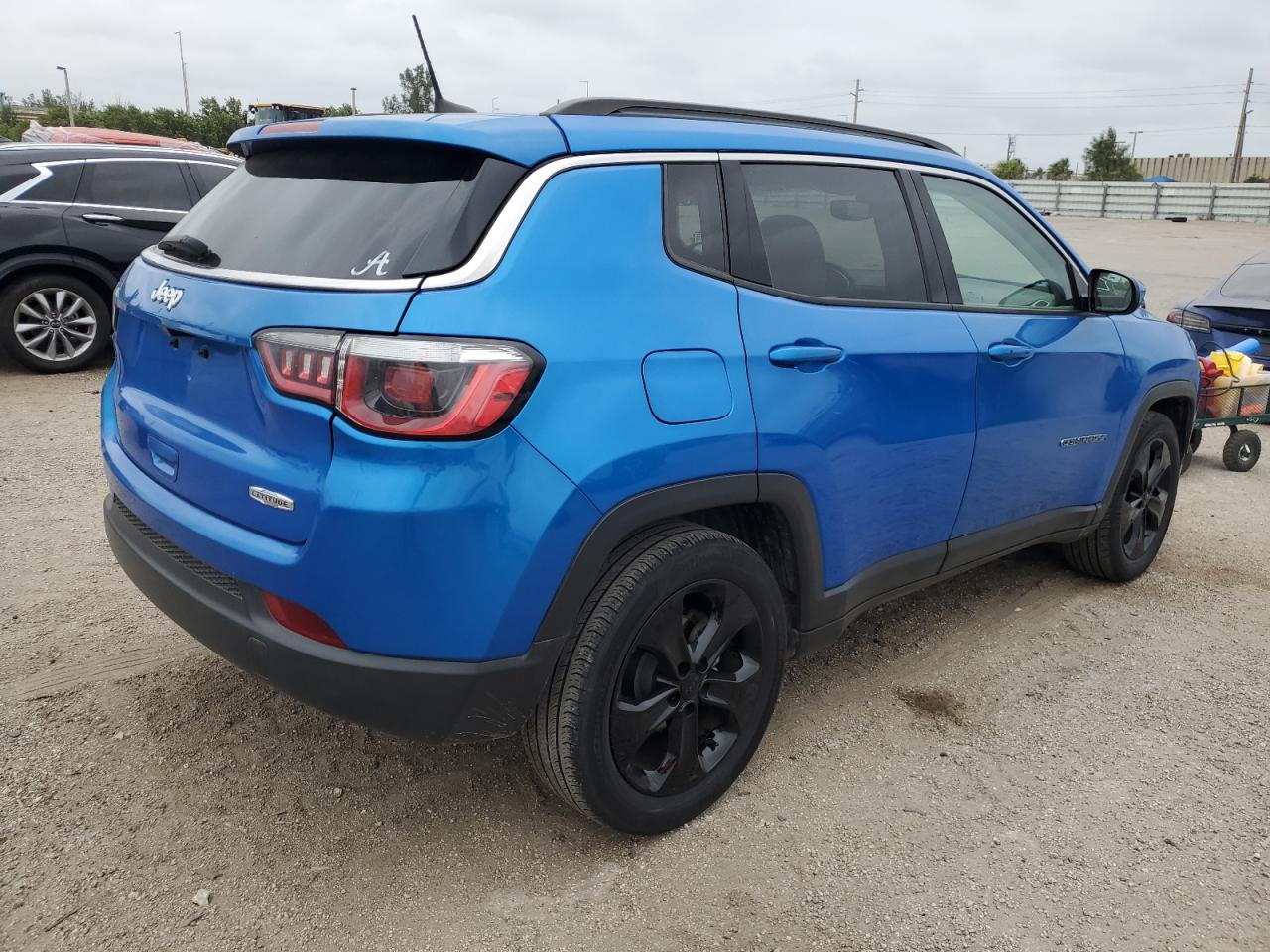 Image 3 of 2019 JEEP COMPASS LATITUDE 2019 with VIN 3C4NJCBB5KT711444