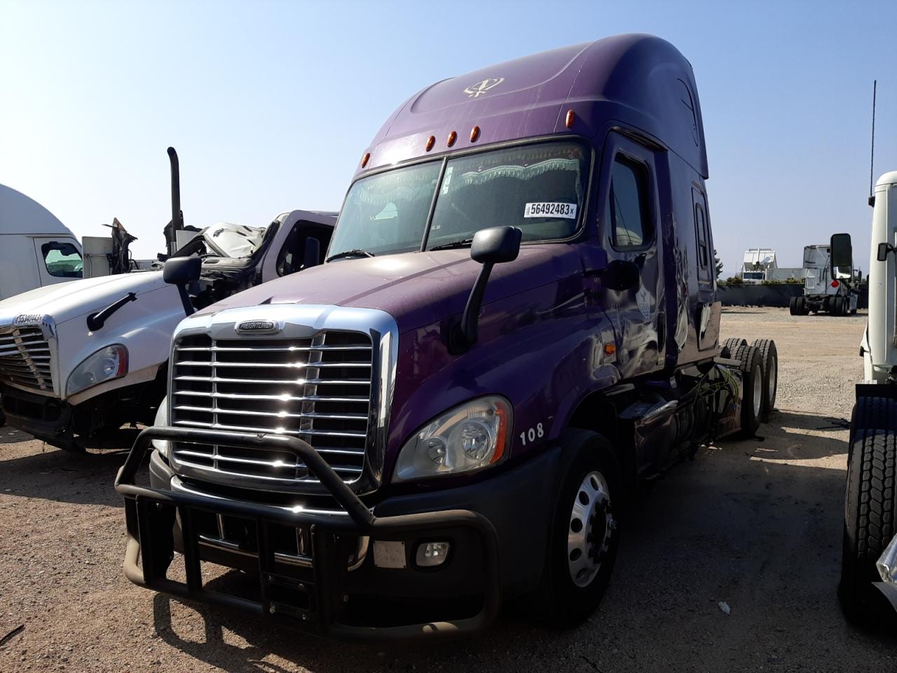 Image 2 of 2018 FREIGHTLINER CASCADIA 125  2018 with VIN 3AKJGLDR1JSHU5382