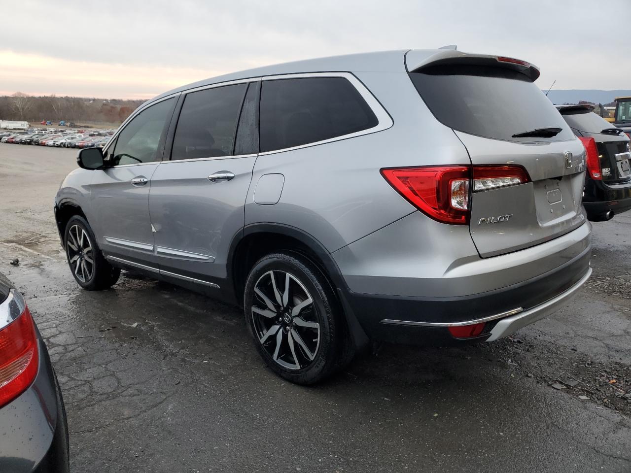 Image 2 of Honda Pilot Elite 2019 with VIN 5FNYF6H07KB058510
