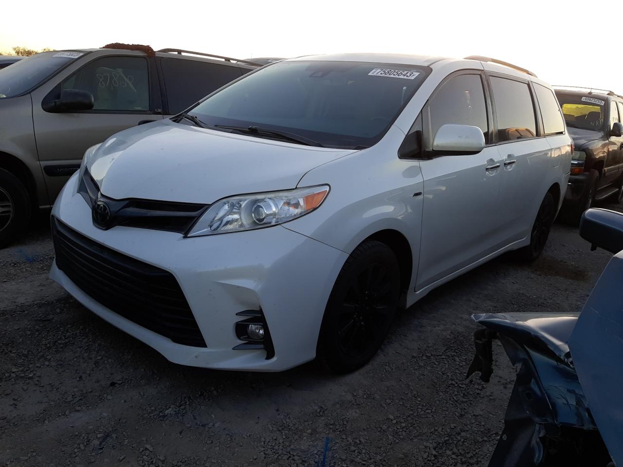 Image 1 of 2018 TOYOTA SIENNA XLE 2018 with VIN 5TDDZ3DC0JS206740