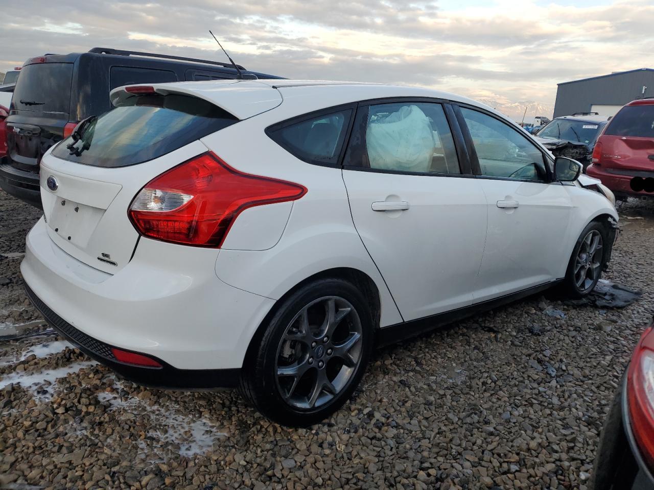 Image 3 of 2013 FORD FOCUS SE 2013 with VIN 1FADP3K21DL268045