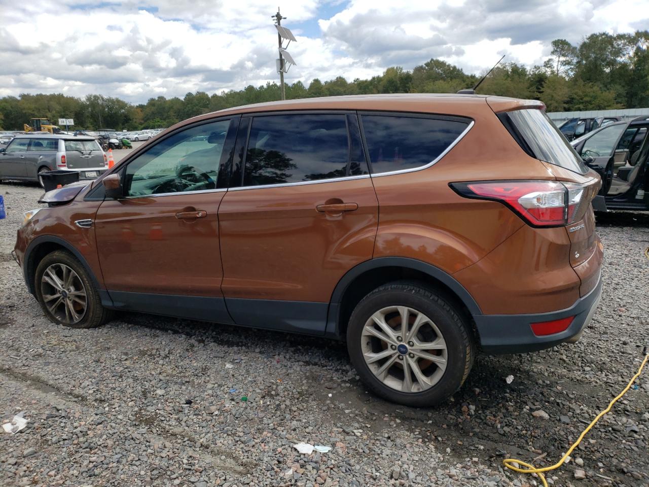Obraz 2 z 2017 FORD ESCAPE SE 2017 z VIN 1FMCU0GD5HUD85940