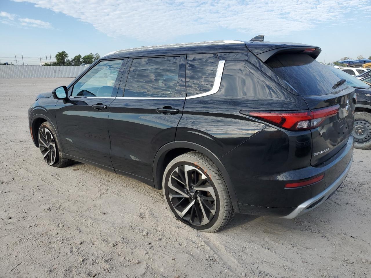 Image 2 of 2022 MITSUBISHI OUTLANDER SEL 2022 with VIN JA4J3VA82NZ083988
