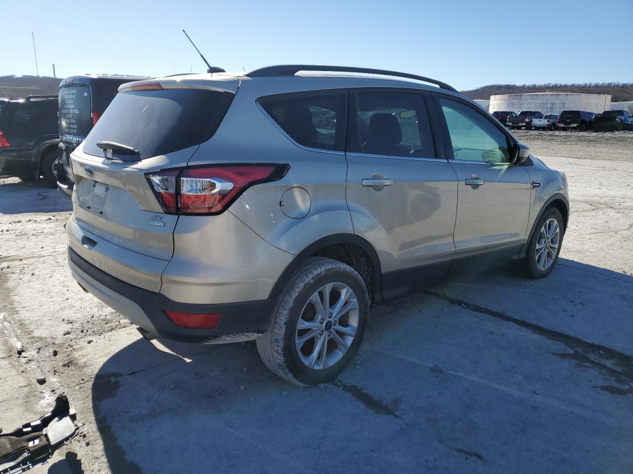 Image 3 of 2017 FORD ESCAPE SE 2017 with VIN 1FMCU0GD4HUC63330