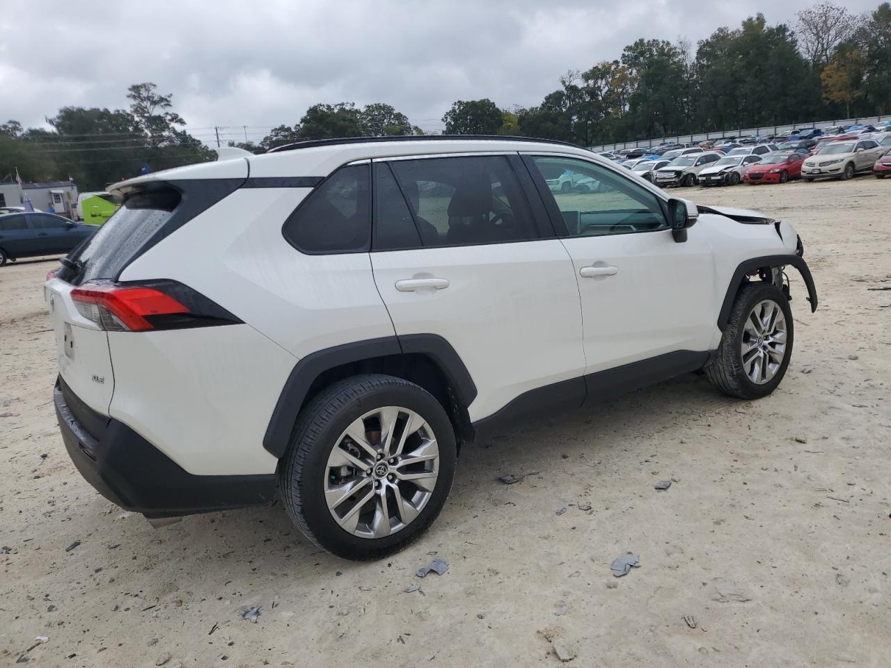 Image 3 of 2021 TOYOTA RAV4 XLE PREMIUM 2021 with VIN 2T3C1RFV7MW123264