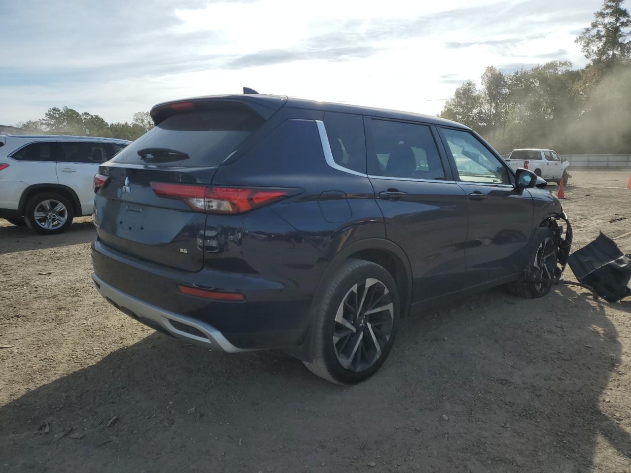 Изображение 3 2023 MITSUBISHI OUTLANDER SE 2023 с VIN JA4J3UA82PZ021908