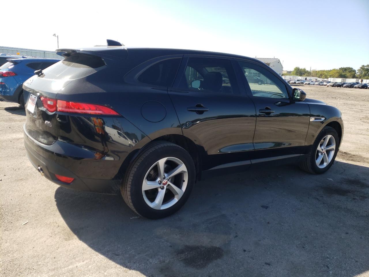 Изображение 3 Jaguar F-Pace Premium 2018 с VIN SADCJ2GX9JA237840