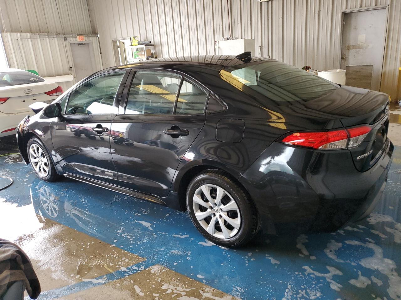 Obraz 2 z 2020 TOYOTA COROLLA LE 2020 z VIN 5YFEPRAEXLP021352
