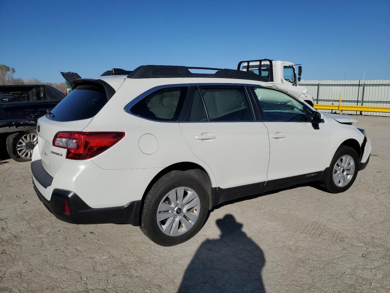 Image 3 of 2019 SUBARU OUTBACK 2.5I PREMIUM 2019 with VIN 4S4BSAFC0K3393697
