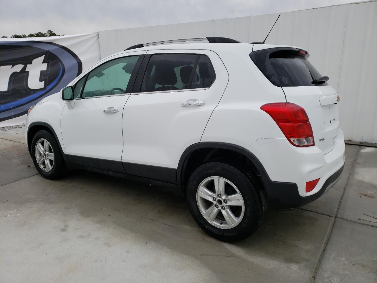 Image 2 of 2020 CHEVROLET TRAX 1LT 2020 with VIN KL7CJLSB1LB015073