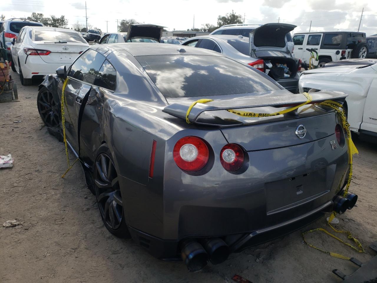 Image 3 of 2014 NISSAN GT-R PREMIUM 2014 with VIN JN1AR5EF4EM270307