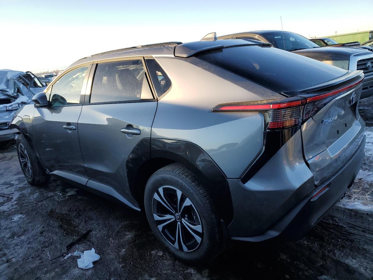 Изображение 2 2023 TOYOTA BZ4X XLE 2023 с VIN JTMABACA4PA028946