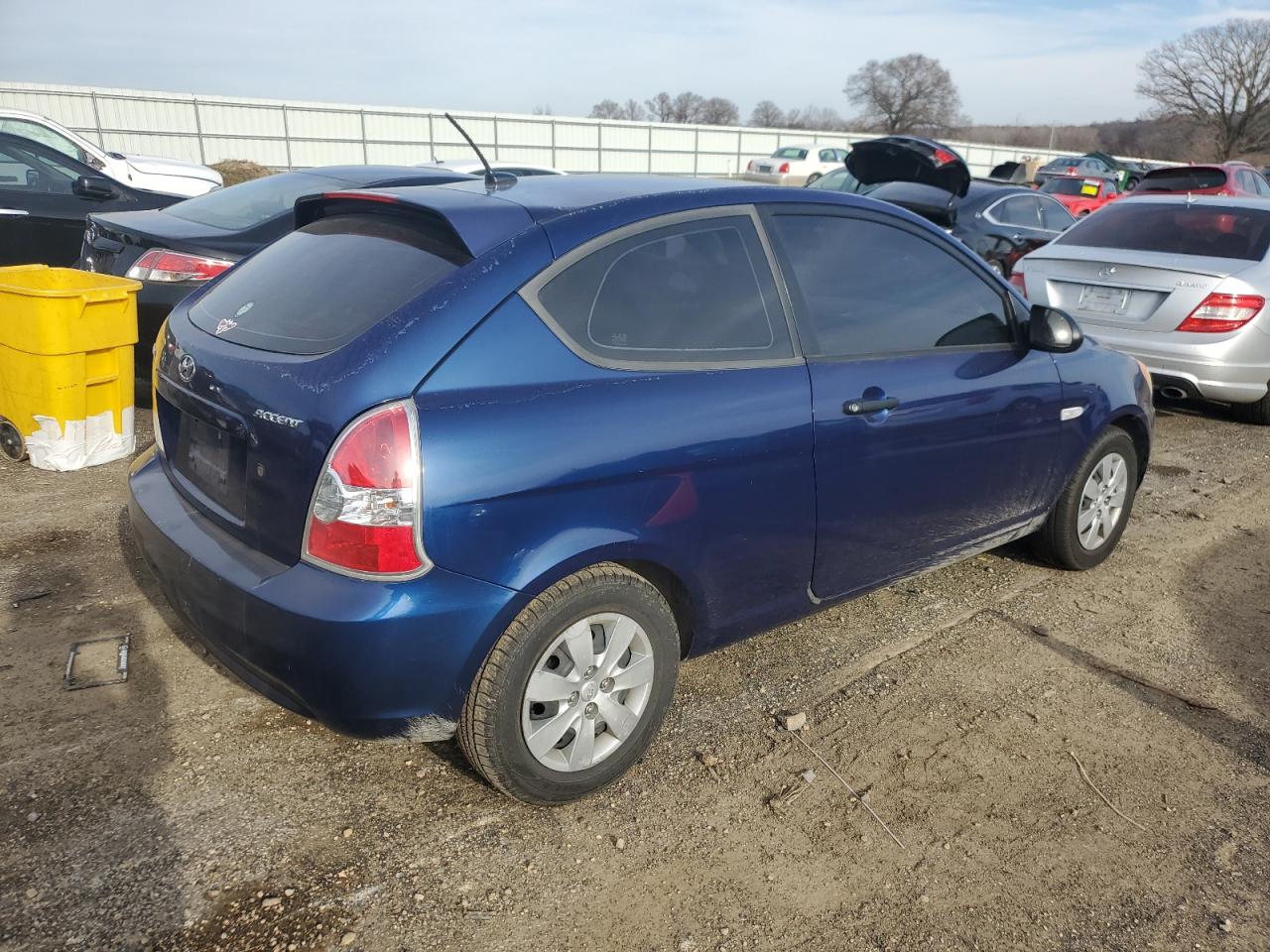 Obraz 3 z 2009 HYUNDAI ACCENT GS 2009 z VIN KMHCM36C89U108517
