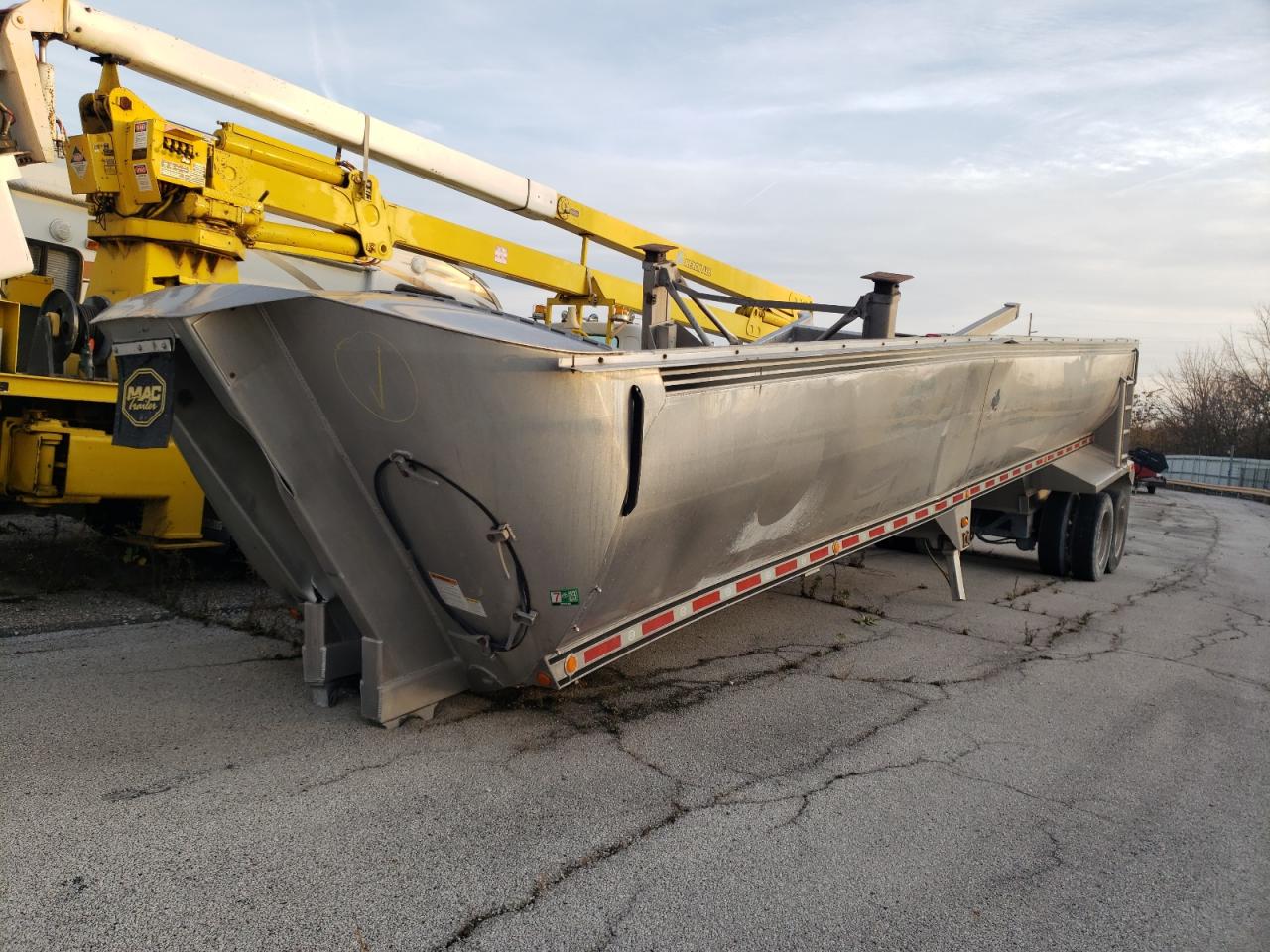 Image 2 of 2017 MACK TRAILER 2017 with VIN 5MADN4023HC036067