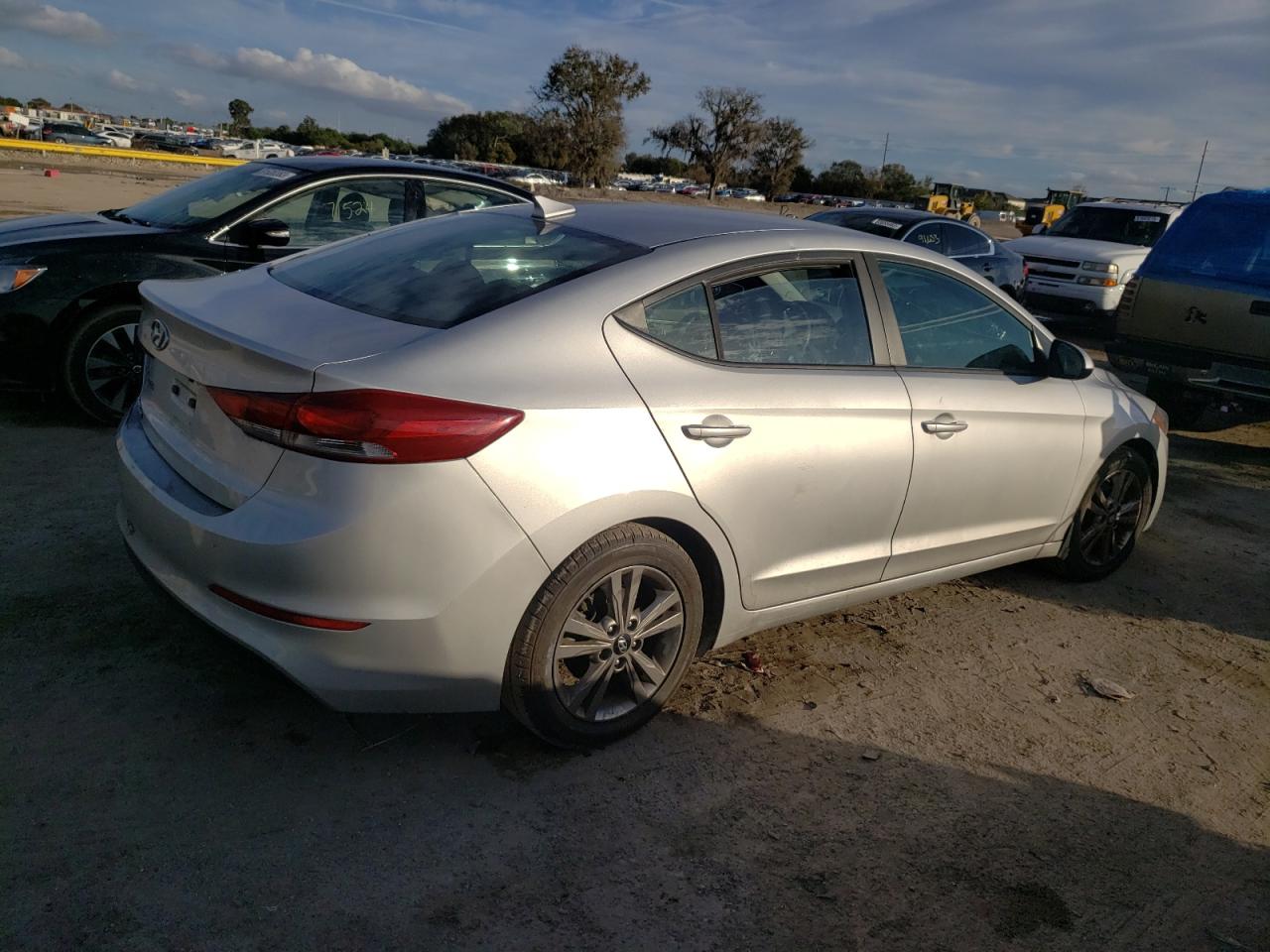 Obraz 3 z 2018 HYUNDAI ELANTRA SEL 2018 z VIN KMHD84LF1JU457438