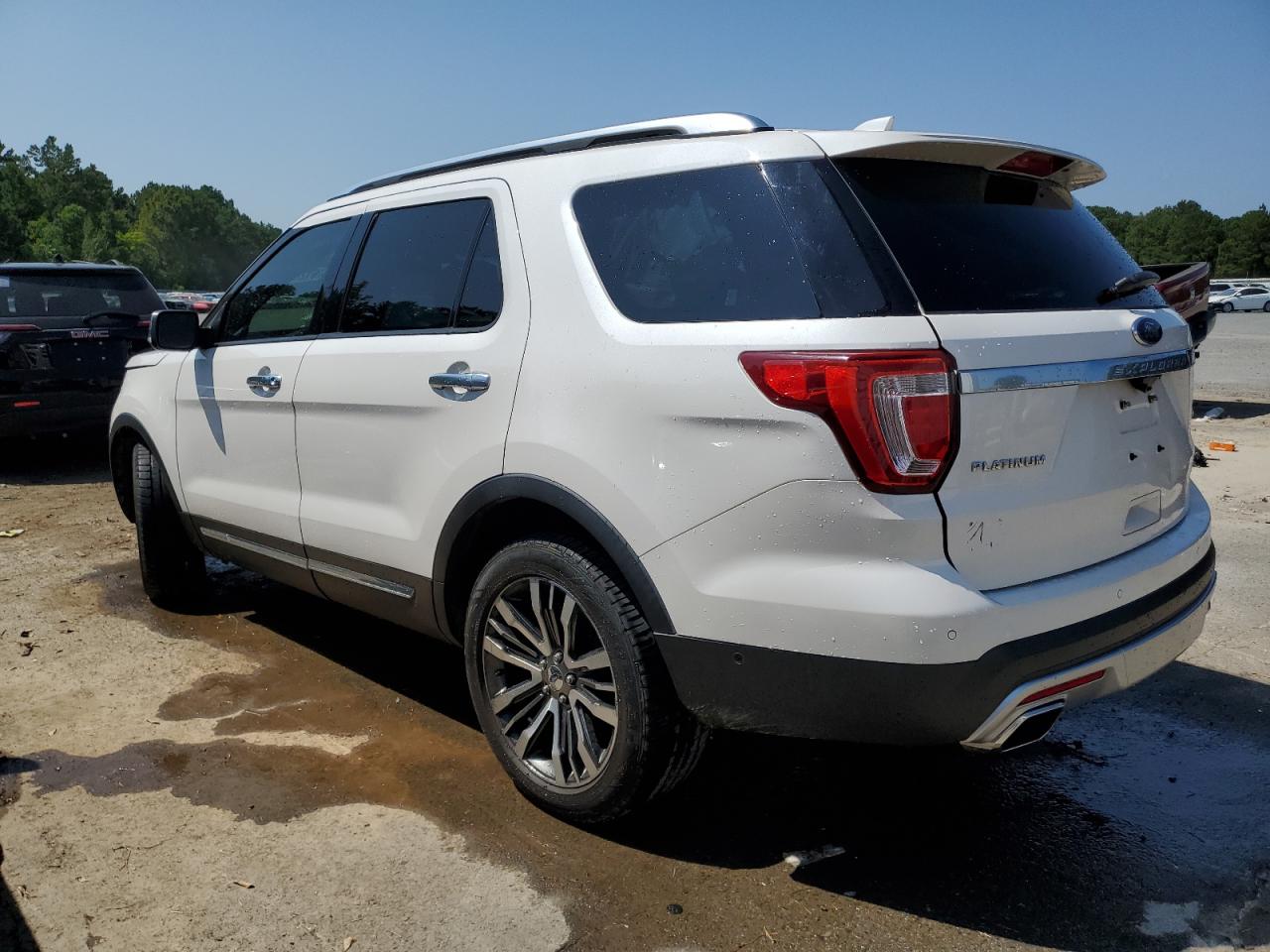 Image 2 of 2016 FORD EXPLORER PLATINUM 2016 with VIN 1FM5K8HT4GGD14633