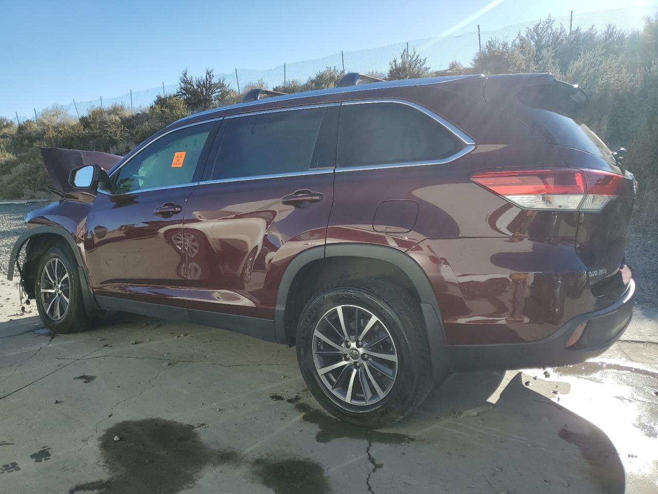 Obraz 2 z 2019 TOYOTA HIGHLANDER SE 2019 z VIN 5TDJZRFH7KS714753