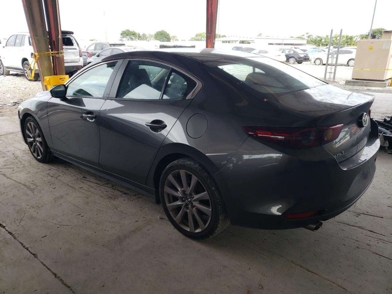 Image 2 of 2021 MAZDA 3 PREFERRED 2021 with VIN JM1BPACL4M1329445