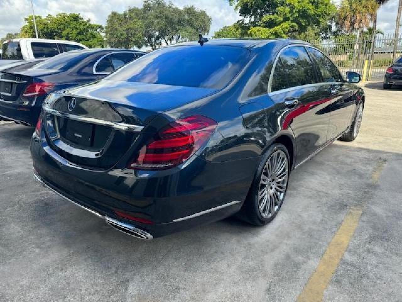 Image 3 of 2020 MERCEDES-BENZ S 560 2020 with VIN W1KUG8DB7LA559539