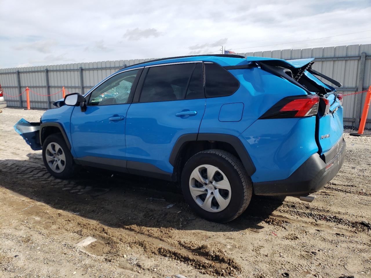 Image 2 of 2020 TOYOTA RAV4 LE 2020 with VIN 2T3H1RFV2LC054084