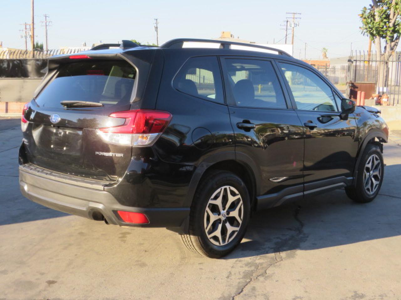Obraz 3 z 2021 SUBARU FORESTER PREMIUM 2021 z VIN JF2SKAJCXMH550297