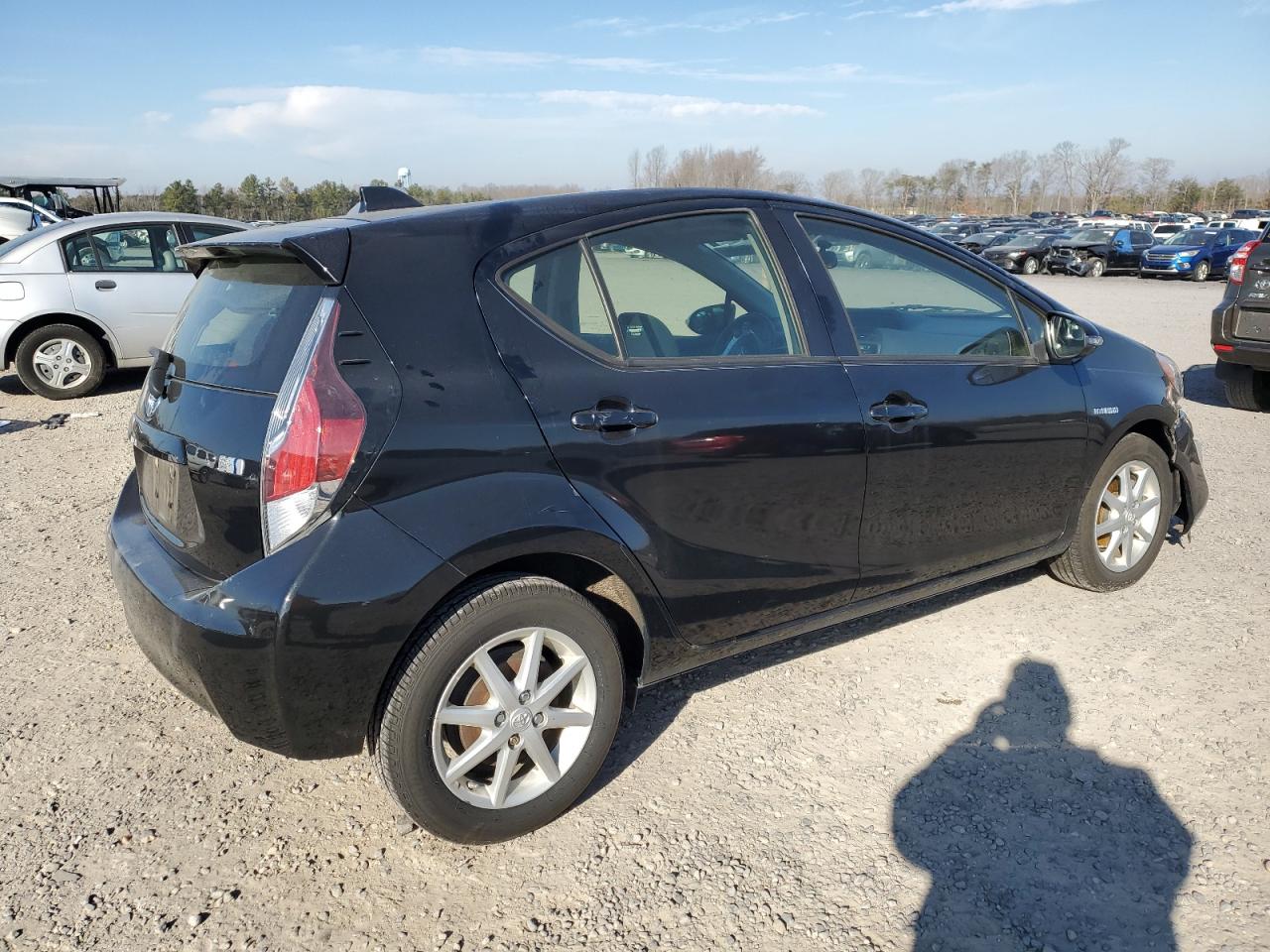 Image 3 of 2015 TOYOTA PRIUS C  2015 with VIN JTDKDTB3XF1584738