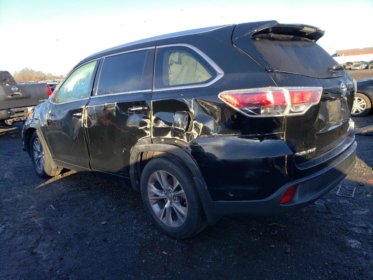 Изображение 2 2015 TOYOTA HIGHLANDER XLE 2015 с VIN 5TDJKRFH0FS083998