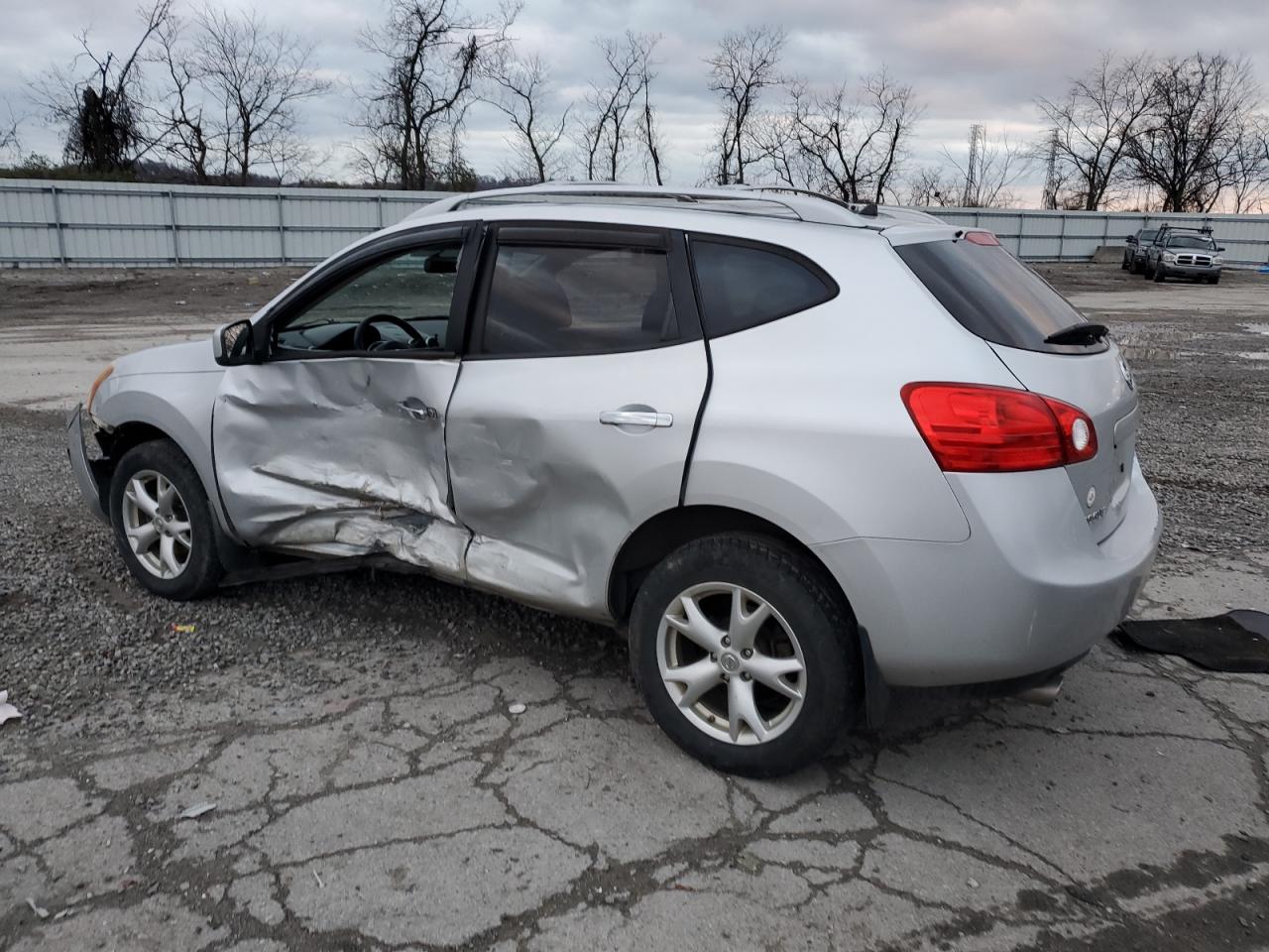 Obraz 2 z 2010 NISSAN ROGUE S 2010 z VIN JN8AS5MV9AW132811