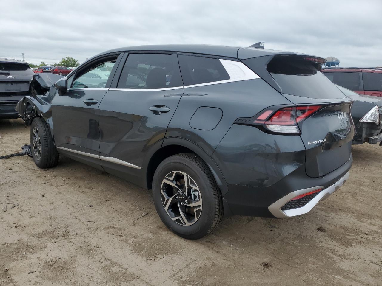 Изображение 2 2023 KIA SPORTAGE LX 2023 с VIN KNDPUCAF2P7190246