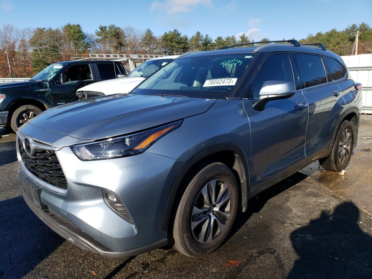 Изображение 1 2022 TOYOTA HIGHLANDER XLE 2022 с VIN 5TDGZRBH8NS228103