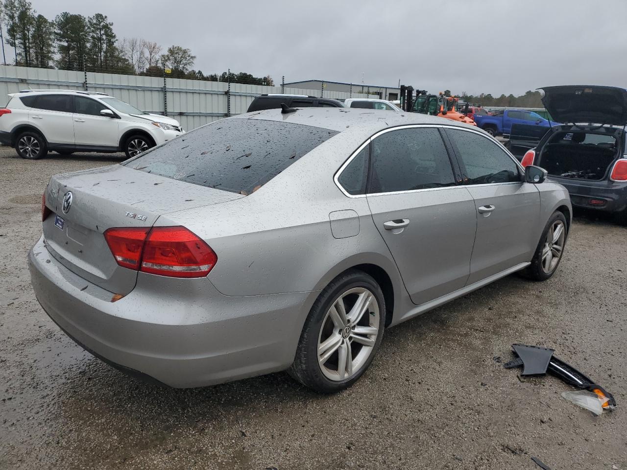 Изображение 3 2014 VOLKSWAGEN PASSAT SE 2014 с VIN 1VWBT7A31EC070644