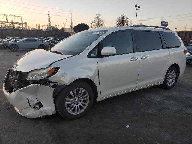 Obraz 1 z 2015 TOYOTA SIENNA XLE 2015 z VIN 5TDYK3DC1FS603581