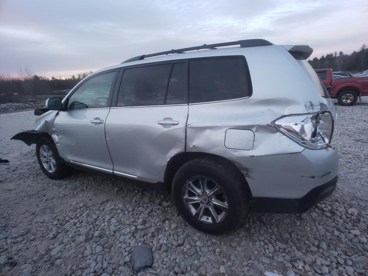 Image 2 of 2011 TOYOTA HIGHLANDER BASE 2011 with VIN 5TDBK3EH5BS077742