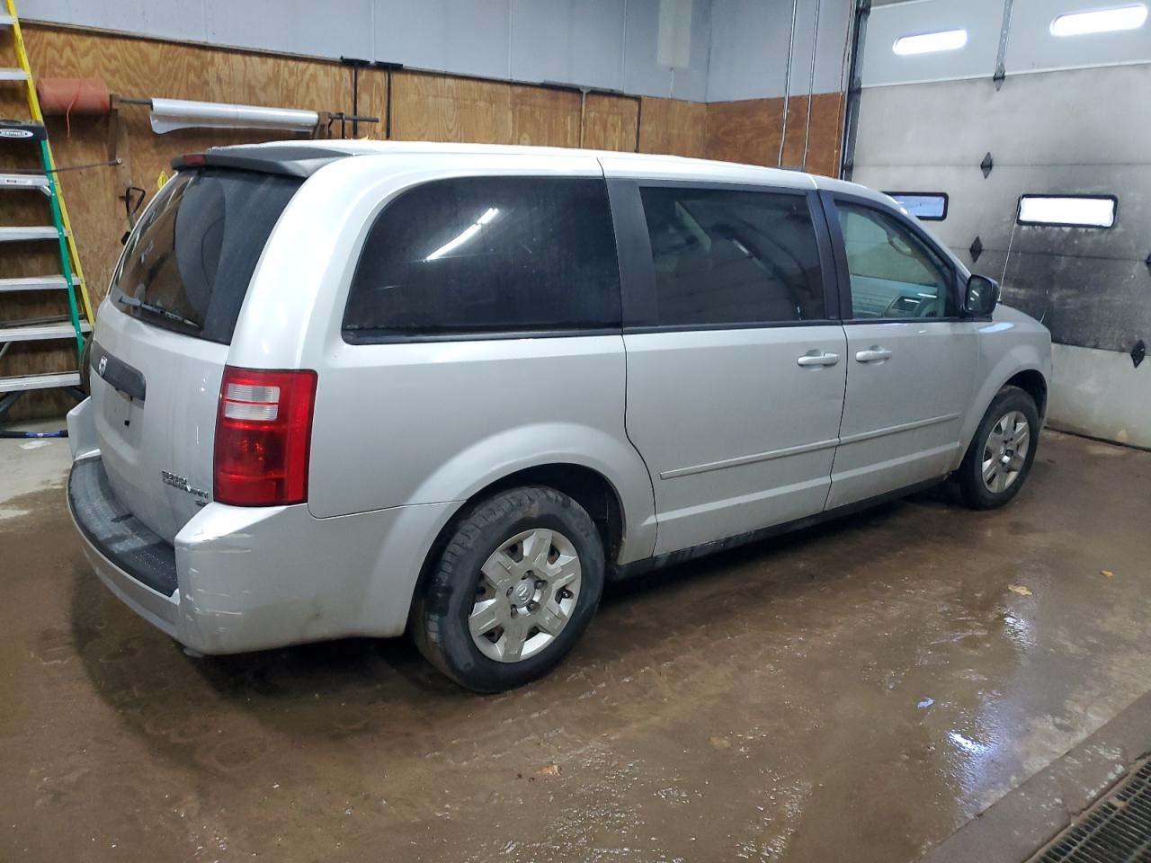 Image 3 of Dodge Grand Caravan Se 2010 with VIN 2D4RN4DE0AR335324