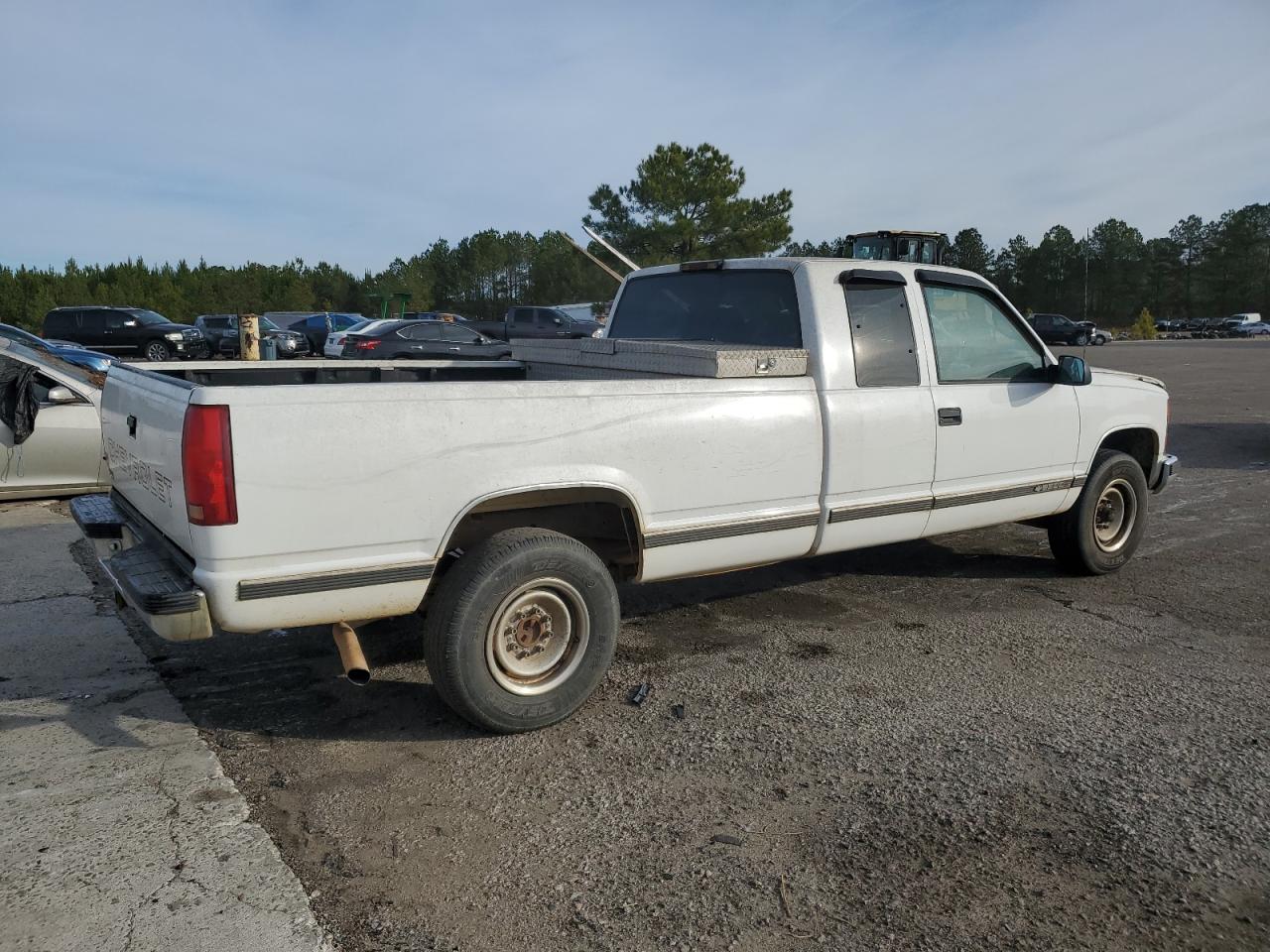 Image 3 of 1999 CHEVROLET GMT-400 C2500 1999 with VIN 1GCGC29R2XF036637