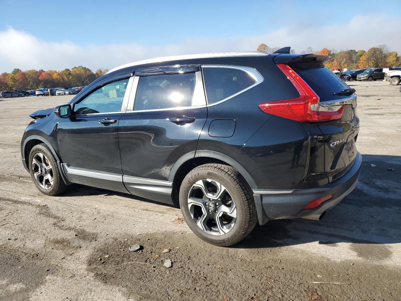 Obraz 2 z 2018 HONDA CR-V TOURING 2018 z VIN 7FARW2H93JE058728