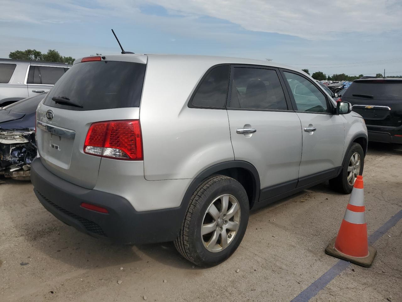 Obraz 3 z 2013 KIA SORENTO LX 2013 z VIN 5XYKT3A17DG372895