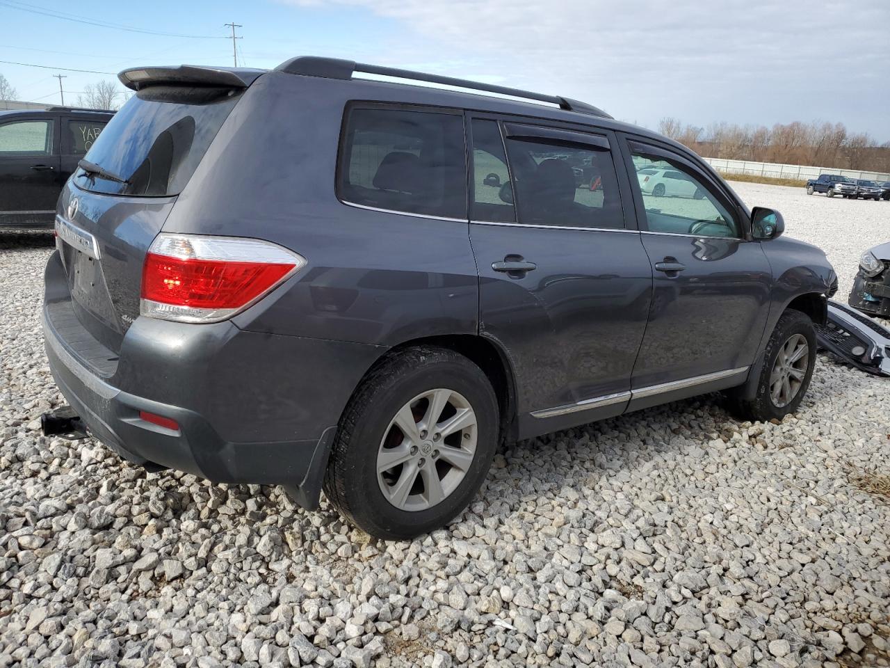 Изображение 3 2013 TOYOTA HIGHLANDER BASE 2013 с VIN 5TDBK3EH9DS194405