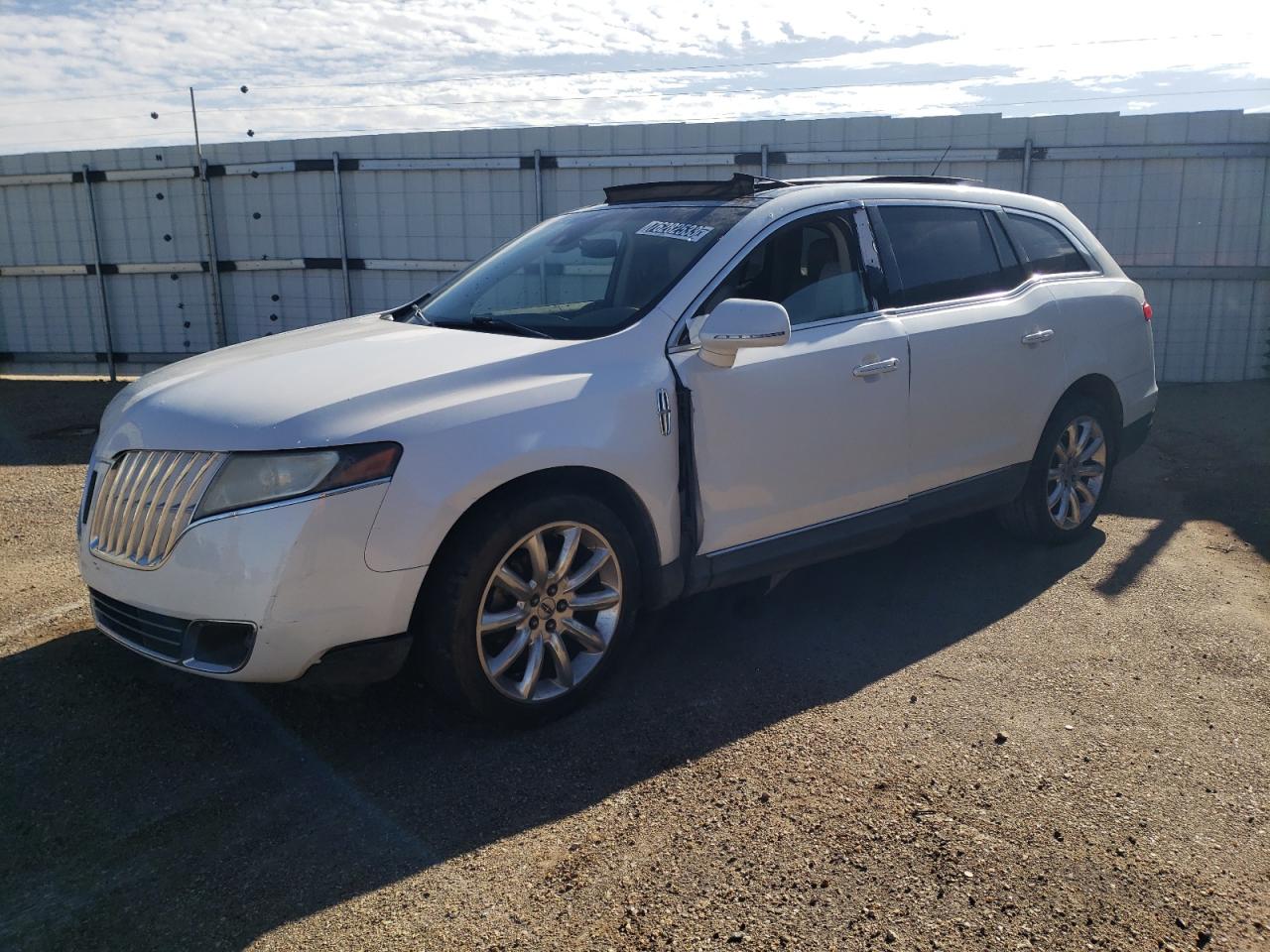 2011 LINCOLN MKT  2011 image