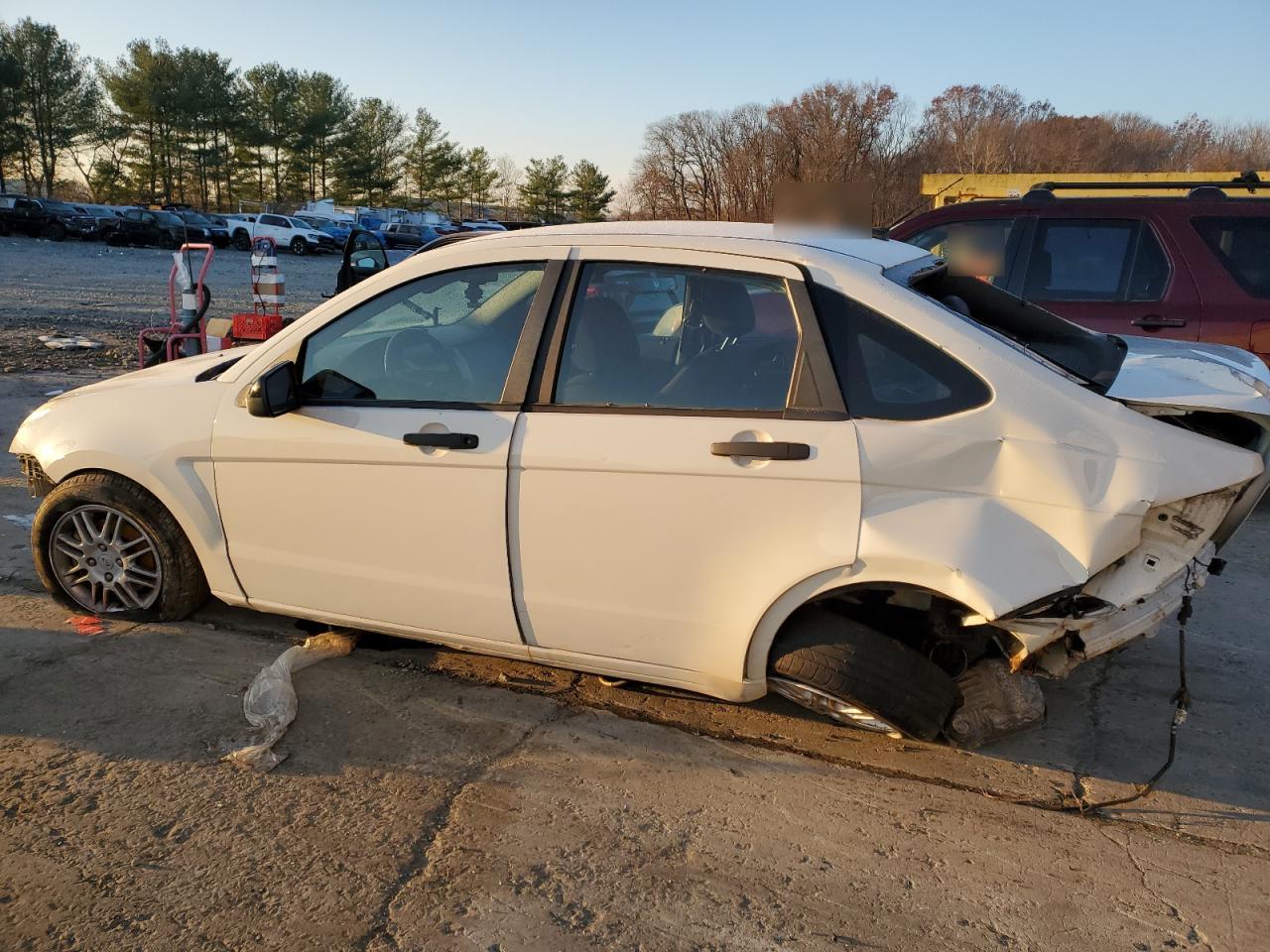 Image 2 of 2010 FORD FOCUS SE 2010 with VIN 1FAHP3FNXAW152861