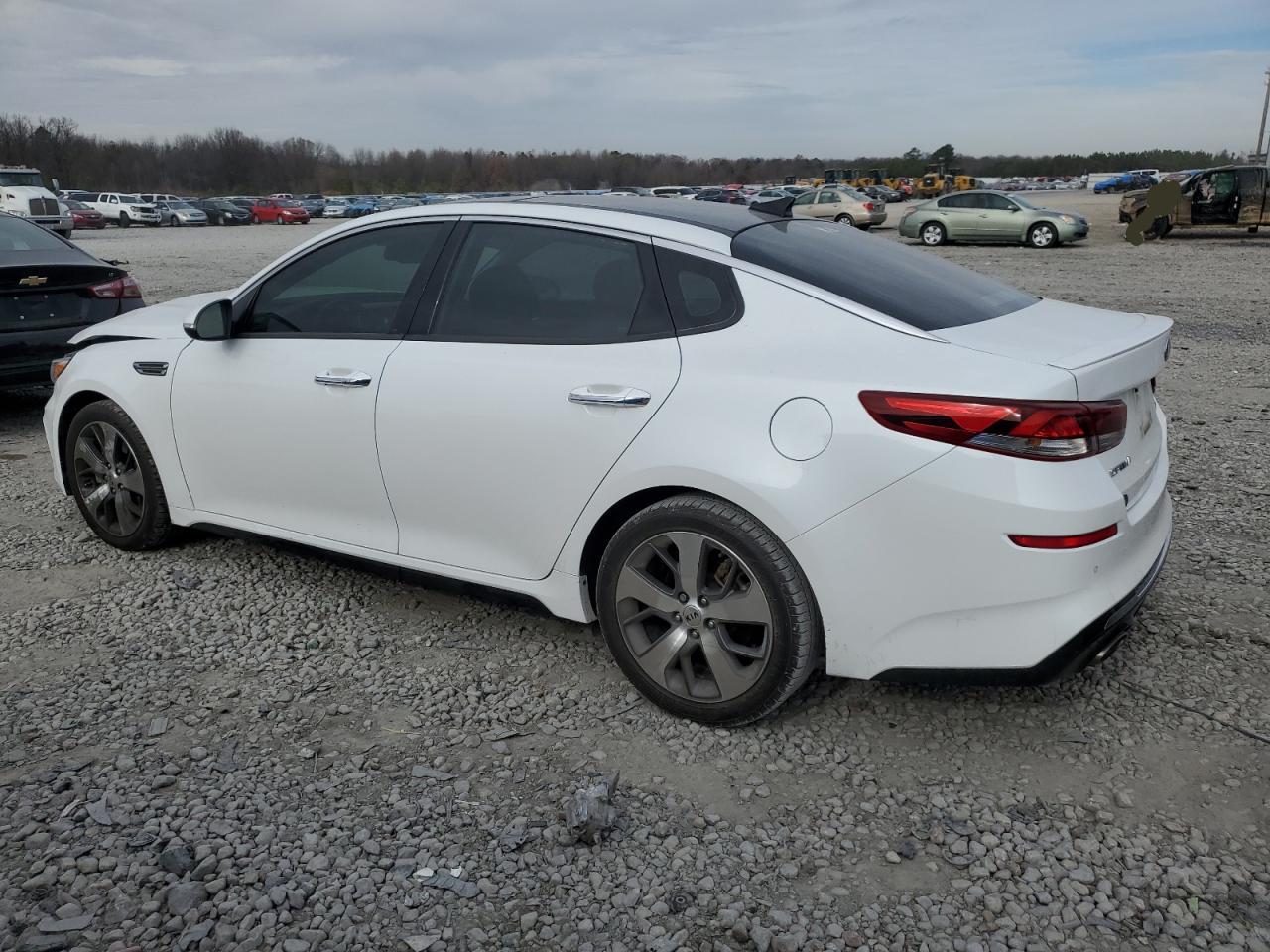 Изображение 2 2019 KIA OPTIMA LX 2019 с VIN 5XXGT4L33KG290996