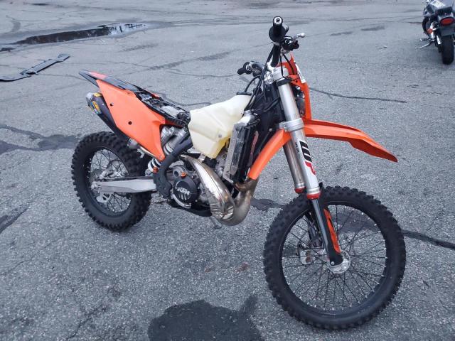 Image 1 of 2020 KTM 250 XC-W 2020 with VIN VBKXWL230LM280102