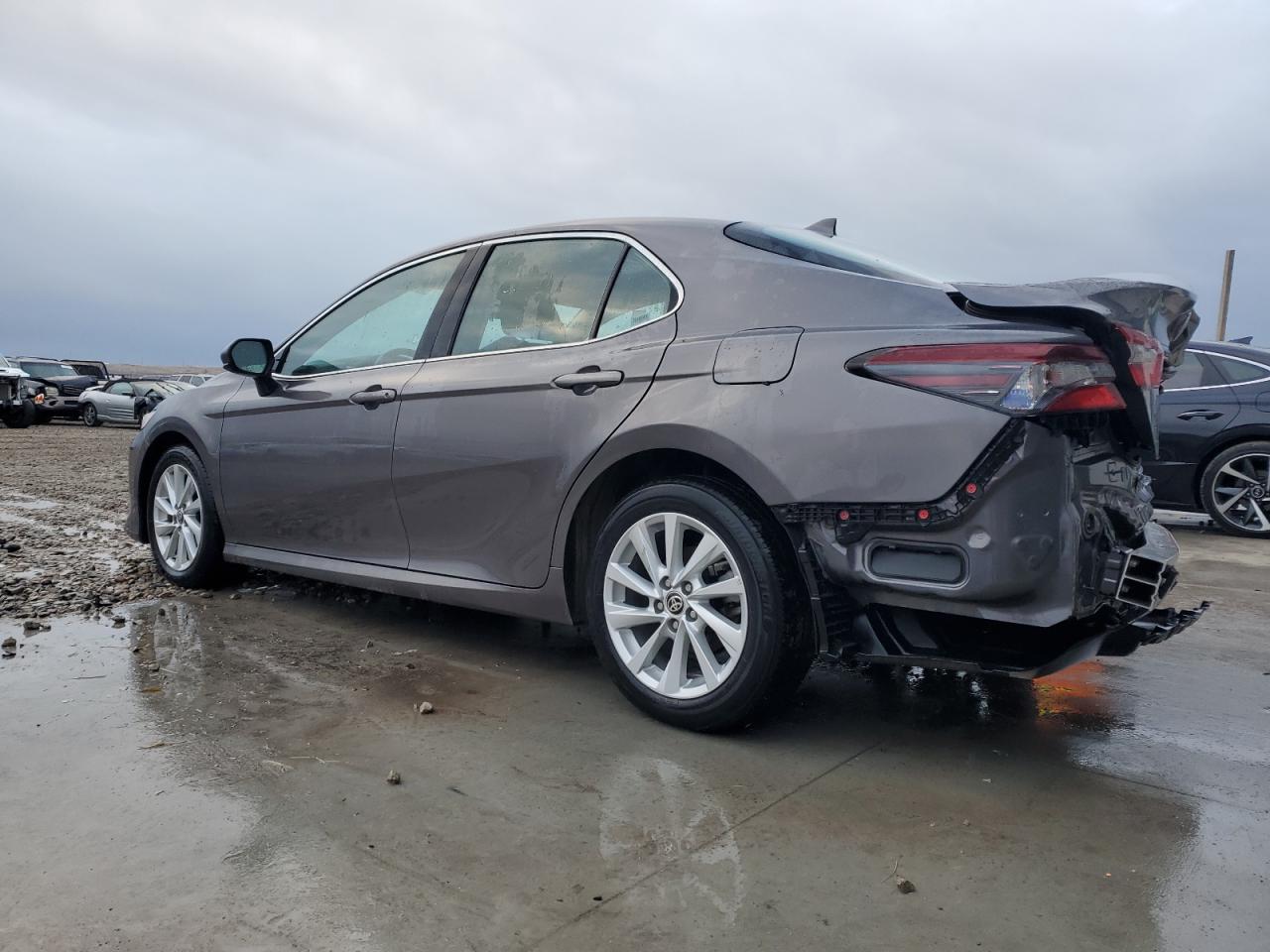 Obraz 2 z 2021 TOYOTA CAMRY LE 2021 z VIN 4T1C11AK5MU597348