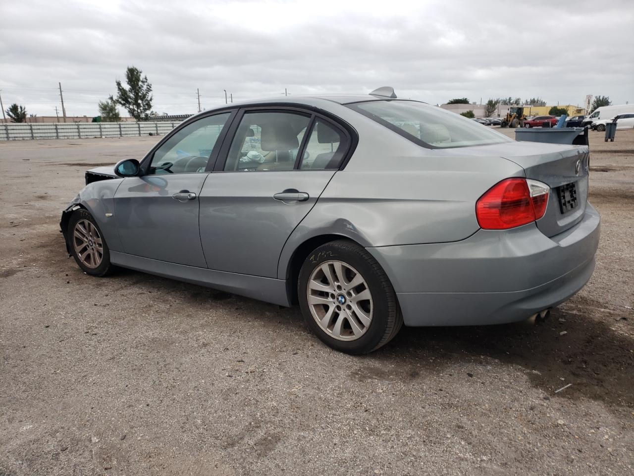 Obraz 2 z 2007 BMW 328 I 2007 z VIN WBAVA33547PG52889