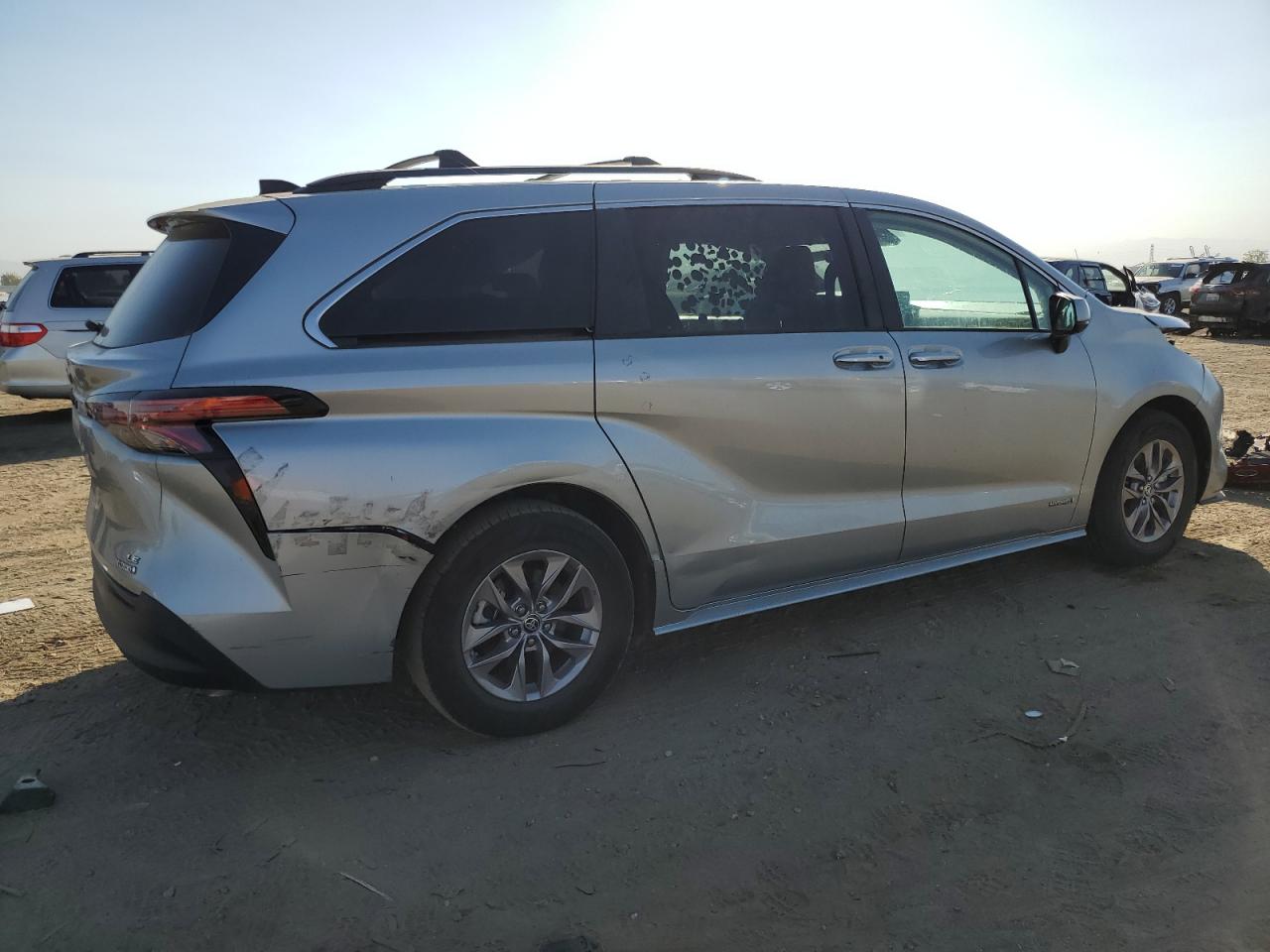 Obraz 3 z 2021 TOYOTA SIENNA LE 2021 z VIN 5TDBRKEC5MS030207