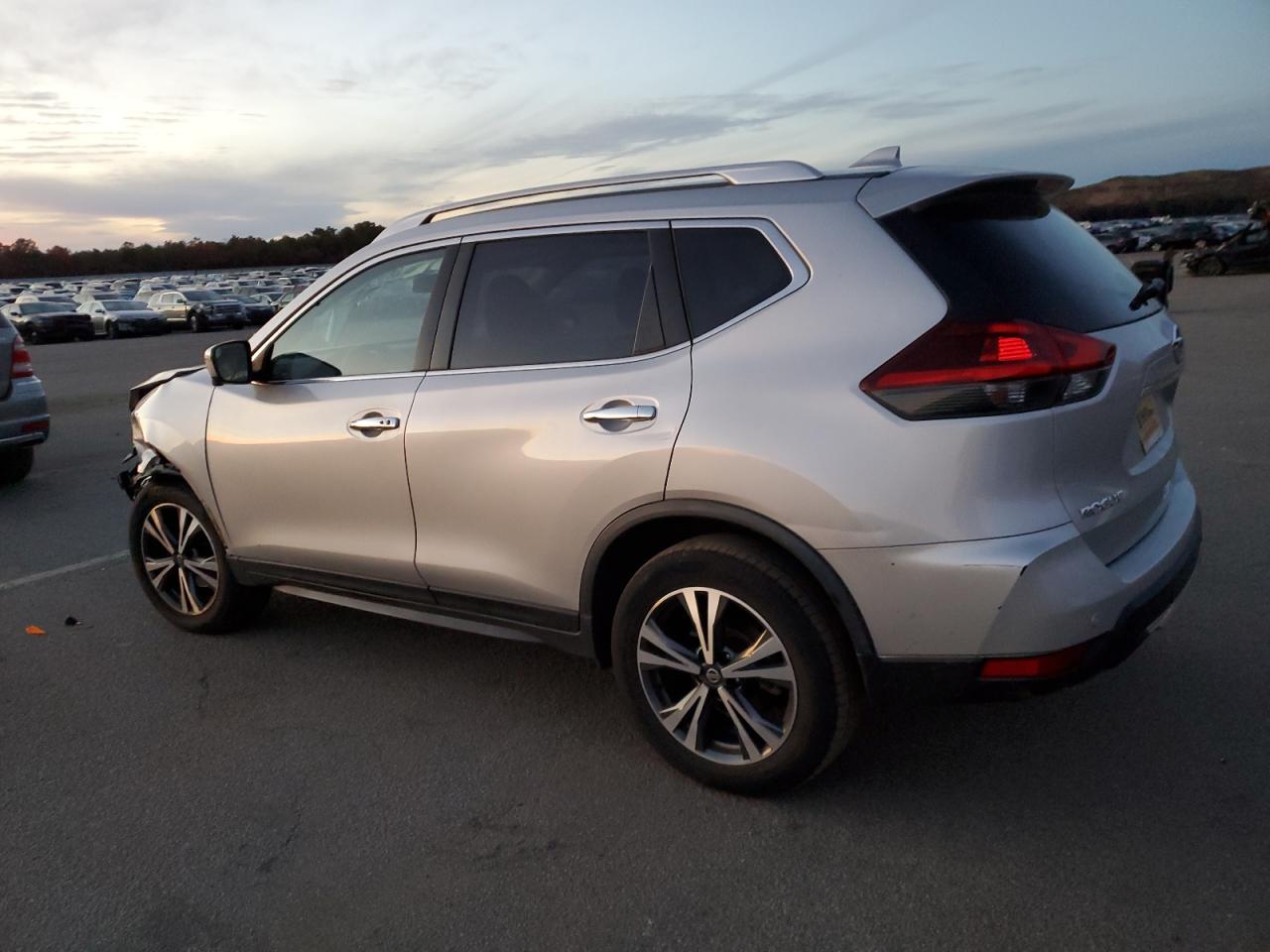 Obraz 2 z 2019 NISSAN ROGUE S 2019 z VIN JN8AT2MV2KW390911