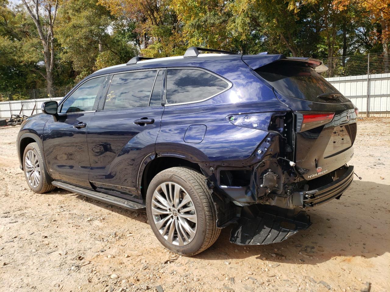 Obraz 2 z 2022 TOYOTA HIGHLANDER HYBRID PLATINUM 2022 z VIN 5TDEBRCH0NS093810