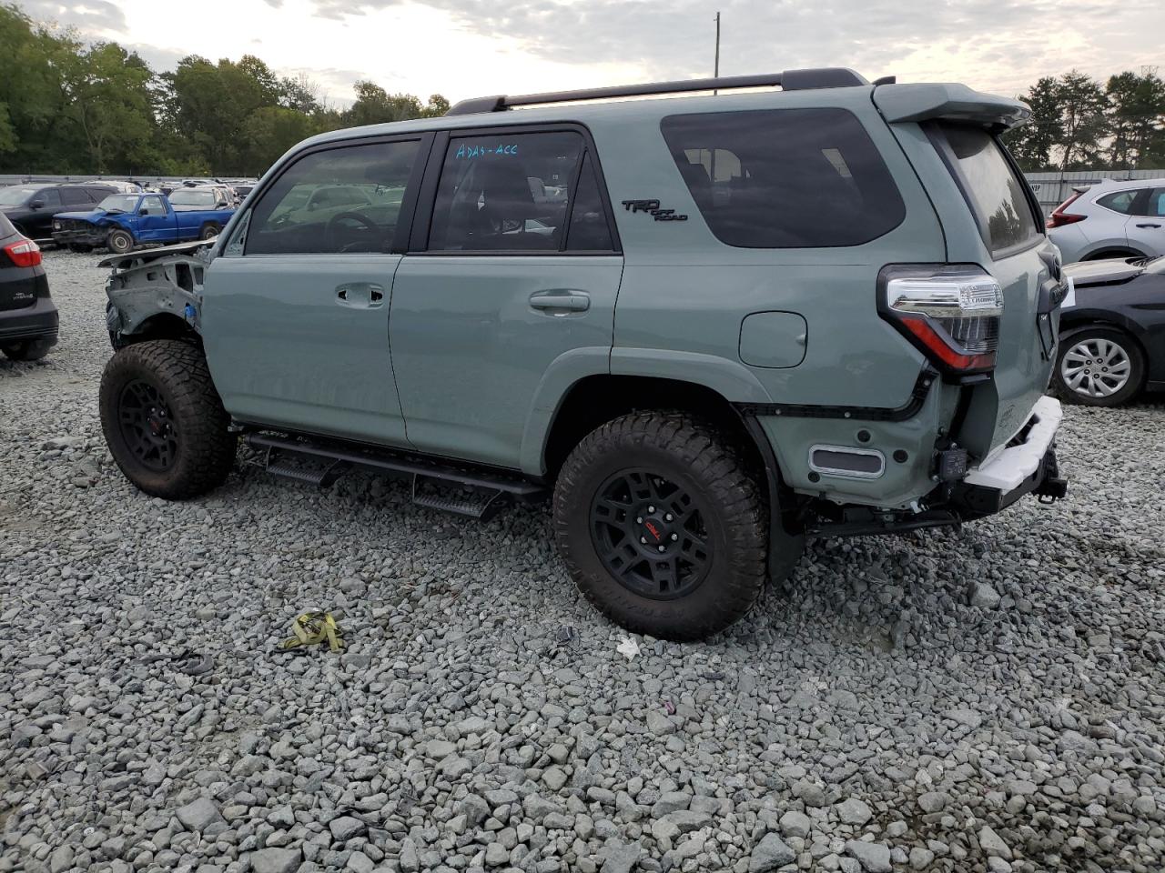 Image 2 of 2023 TOYOTA 4RUNNER SE 2023 with VIN JTERU5JR5P6150498