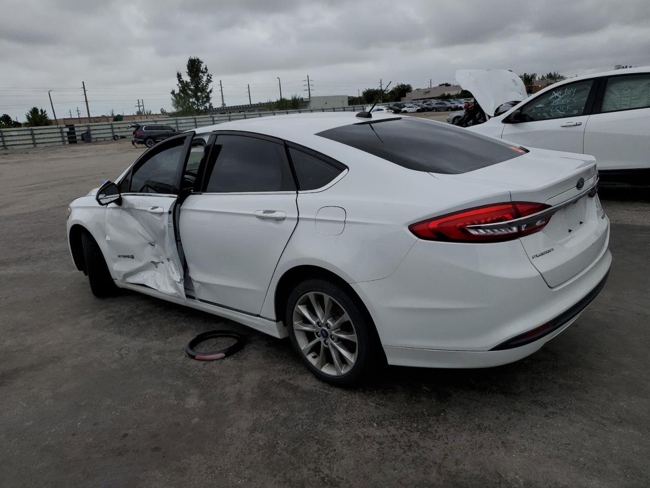 Изображение 2 2017 FORD FUSION SE HYBRID 2017 с VIN 3FA6P0LU1HR381668
