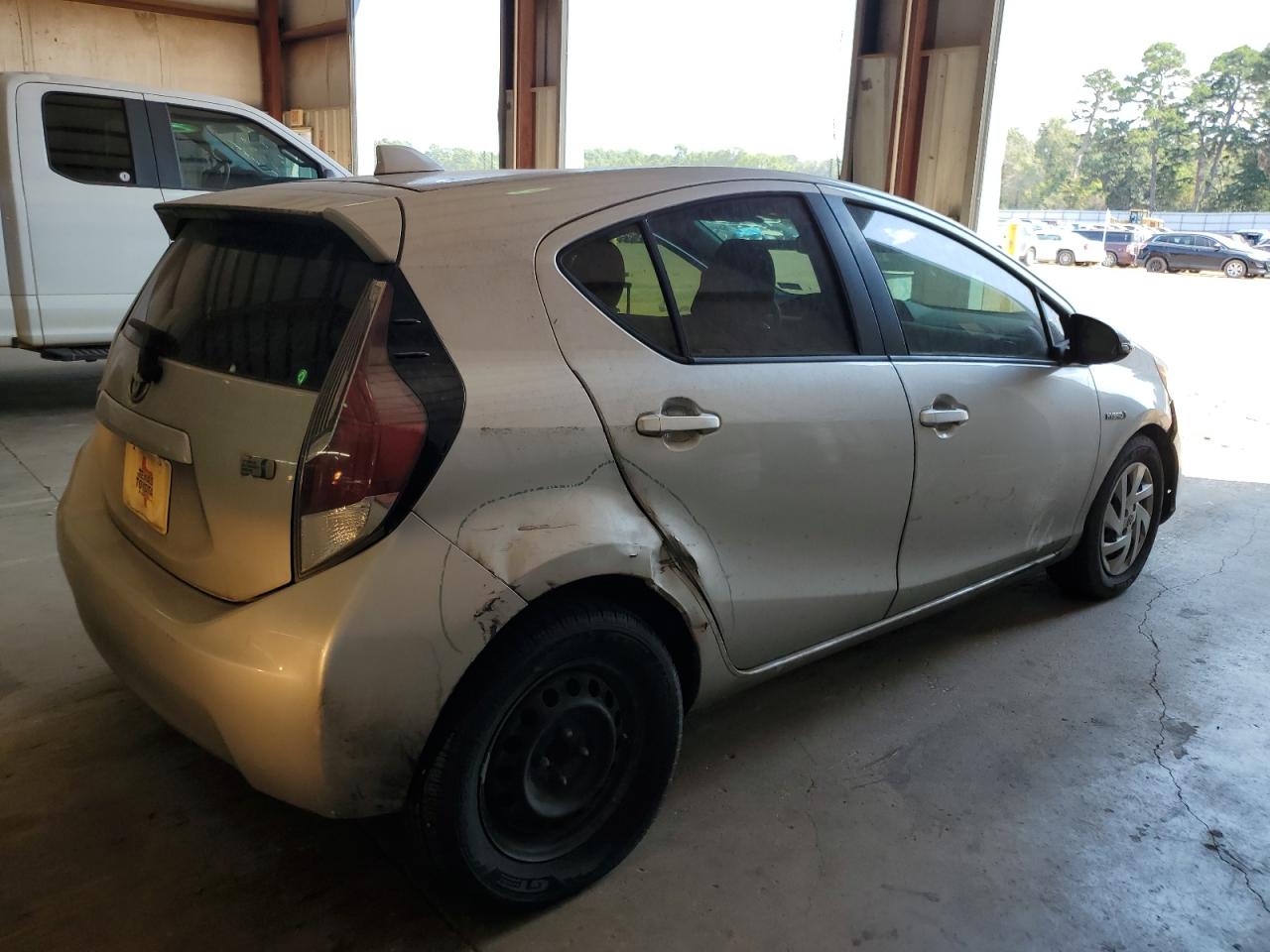 Image 3 of 2015 TOYOTA PRIUS C  2015 with VIN JTDKDTB34F1110641